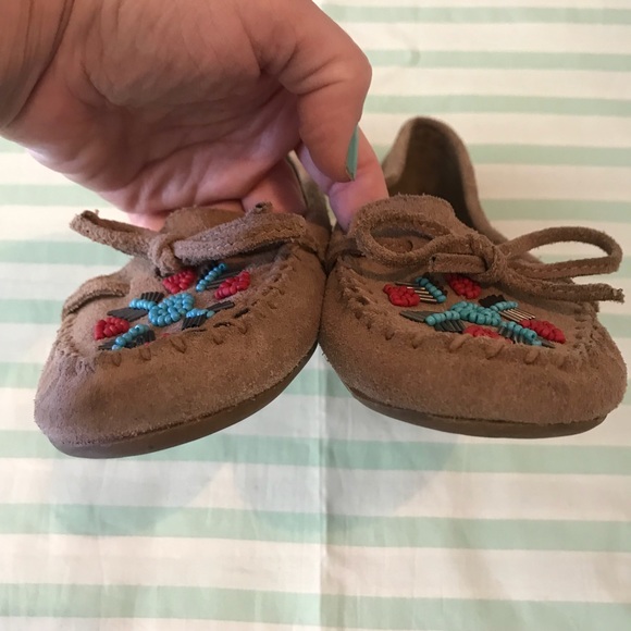 Minnetonka Tan Leather Moccasins with Bead Detail - Picture 3 of 7